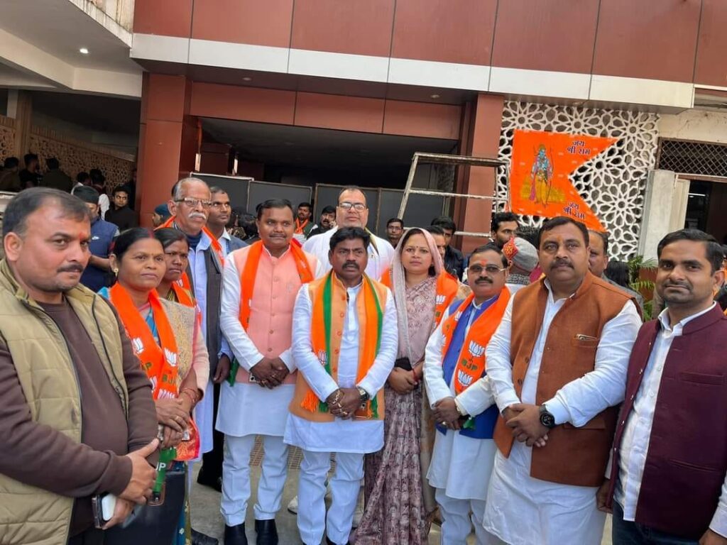 सोनभद्र की राजनीति में हुआ बड़ा उठा पटक विपक्षी खेमे में मची भगदड़ सोनभद्र की राजनीति में हुआ बड़ा उठा पटक विपक्षी खेमे में मची भगदड़