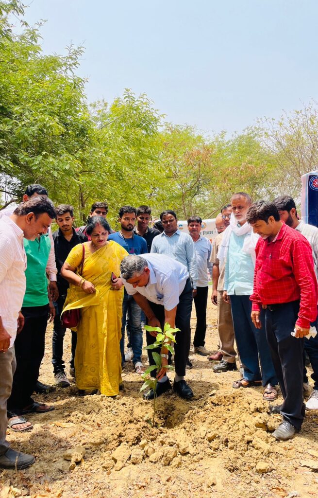 विद्यापीठ डॉ विभूति नारायण सिंह परिसर गंगापुर,वाराणसी मे राष्ट्रीय सेवा योजना के तत्वावधान में पौधारोपण। विद्यापीठ डॉ विभूति नारायण सिंह परिसर गंगापुर,वाराणसी मे राष्ट्रीय सेवा योजना के तत्वावधान में पौधारोपण।