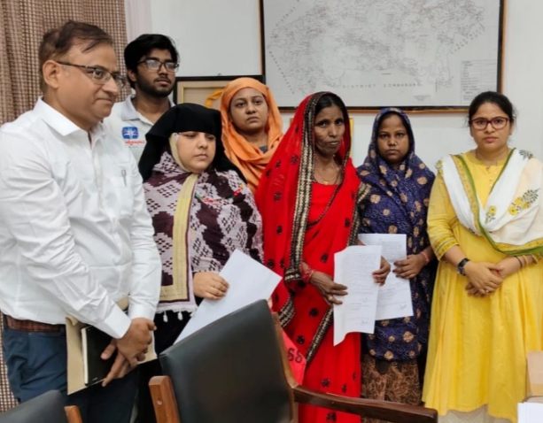 मिर्जापुर मृतक आश्रित में नियुक्त 07 सफाई कर्मियो कोजिलाधिकारी ने सौपा नियुक्ति पत्र चीफ़ ब्यूरो कमलेश पाण्डेय 8382048247