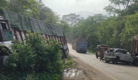 सोनभद्र ट्रक, कार व रोडवेज हादसे में* कार सवार पिता-पुत्र घायल सोनभद्र ट्रक, कार व रोडवेज हादसे में* कार सवार पिता-पुत्र घायल