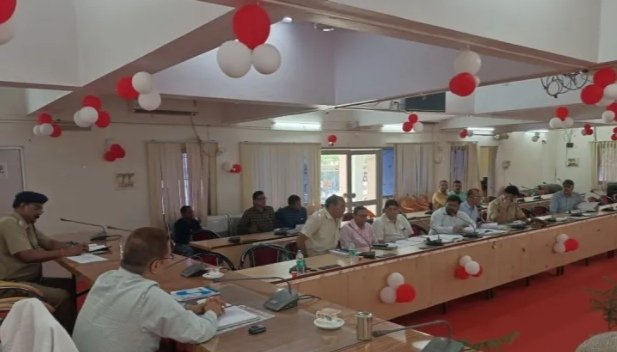मरम्मत, गढ्ढा मुक्ति, साइनेज बोर्ड दुर्घटना बाहुल्य क्षेत्रों की सड़कों की मरम्मत में लाये तेजी-जिलाधिकारी मरम्मत, गढ्ढा मुक्ति, साइनेज बोर्ड दुर्घटना बाहुल्य क्षेत्रों की सड़कों की मरम्मत में लाये तेजी-जिलाधिकारी