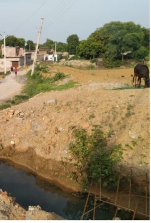 सोनभद डाला सड़क पर बह रहे गंदे पानी से राहगीरों का गुजरा हुआ आम जनता को हो रहा है दुर्दशा सोनभद डाला सड़क पर बह रहे गंदे पानी से राहगीरों का गुजरा हुआ आम जनता को हो रहा है दुर्दशा