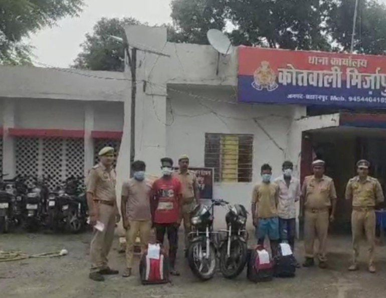 थाना मिर्जापुर पुलिस ने 4 शराब तस्करो को किया गिरफ्तार