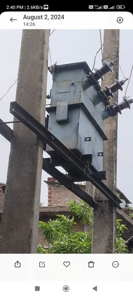 तीन दिन पूर्व जला ट्रांसफार्मर नहीं बदलने से जलसंकट ग्रामीण अंधेरे में रहने की मजबूर तीन दिन पूर्व जला ट्रांसफार्मर नहीं बदलने से जलसंकट ग्रामीण अंधेरे में रहने की मजबूर