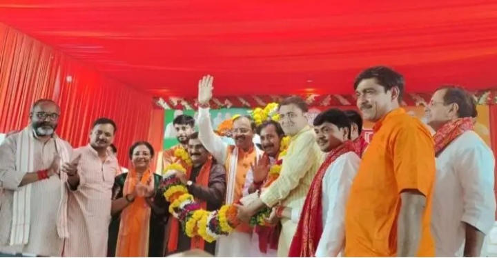 यूपी के उपमुख्यमंत्री केशव प्रसाद मौर्य ने कहा कि मझवा में कोई भी लड़े, खिलेगा कमल ही यूपी के उपमुख्यमंत्री केशव प्रसाद मौर्य ने कहा कि मझवा में कोई भी लड़े, खिलेगा कमल ही