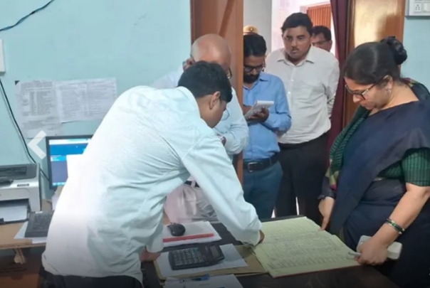 खण्ड विकास अधिकारी अपने कार्यशैली में लाए सुधार, अन्यथा की जायेगी कड़ी कार्यवाही -जिलाधिकारी खण्ड विकास अधिकारी अपने कार्यशैली में लाए सुधार, अन्यथा की जायेगी कड़ी कार्यवाही -जिलाधिकारी