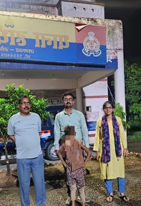 अज्ञात सात वर्ष के लावारिस बालक को जिला बाल संरक्षण इकाई टीम ने दिया संरक्षण- शेषमणि दुबे अज्ञात सात वर्ष के लावारिस बालक को जिला बाल संरक्षण इकाई टीम ने दिया संरक्षण- शेषमणि दुबे