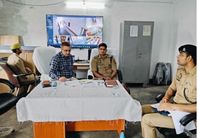 जिलाधिकारी सोनभद्र व पुलिस अधीक्षक सोनभद्र ने पुलिस लाईन चुर्क स्थापित कंट्रोल रूम से पुलिस भर्ती परीक्षा केन्द्रों का लिये जायजा जिलाधिकारी सोनभद्र व पुलिस अधीक्षक सोनभद्र ने पुलिस लाईन चुर्क स्थापित कंट्रोल रूम से पुलिस भर्ती परीक्षा केन्द्रों का लिये जायजा