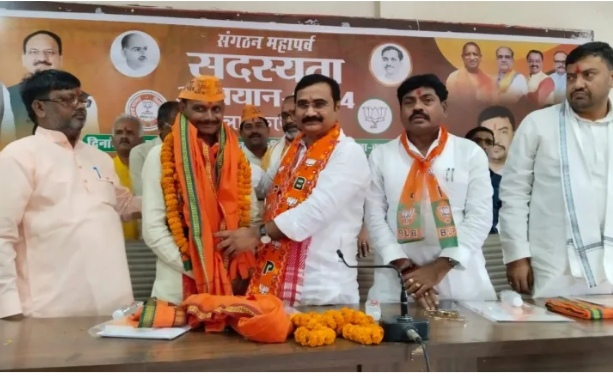 क्षेत्रीय अध्यक्ष दिलिप सिंह पटेल ने कहा कि सदस्यता अभियान सिर्फ अभियान ही नही बल्कि सदस्यता संगठन कि आत्मा है क्षेत्रीय अध्यक्ष दिलिप सिंह पटेल ने कहा कि सदस्यता अभियान सिर्फ अभियान ही नही बल्कि सदस्यता संगठन कि आत्मा है