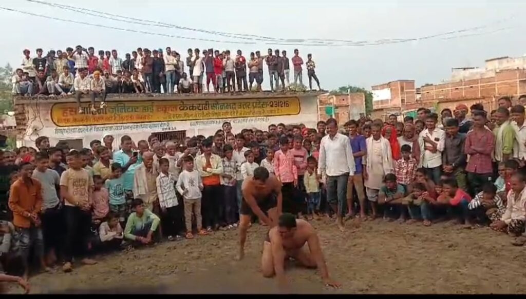 विराट कुस्ती दंगल प्रतियोगिता मे पहलवानो ने दिखाया दम