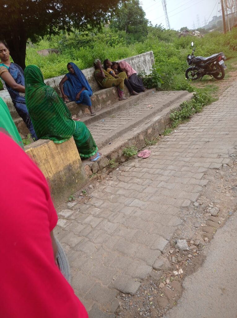 सोनभद्र करमा ककराही प्रतिदिन वॉकिंग के निकलती थी टहलने जा रही माँ-बेटे की दर्द नाक मौत। सोनभद्र करमा ककराही प्रतिदिन वॉकिंग के निकलती थी टहलने जा रही माँ-बेटे की दर्द नाक मौत।