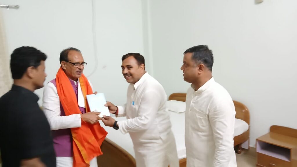 सोनभद्र रास्ते वाराणसी निकले। जैसे ही यह खबर सोनभद्र में कार्यकर्ताओं को हुई जगह – जगह बीजेपी के कार्यकर्ता के साथ ढोल बाजा माला फूल स्वागत अभिनंदन किया गया सोनभद्र रास्ते वाराणसी निकले। जैसे ही यह खबर सोनभद्र में कार्यकर्ताओं को हुई जगह – जगह बीजेपी के कार्यकर्ता के साथ ढोल बाजा माला फूल स्वागत अभिनंदन किया गया