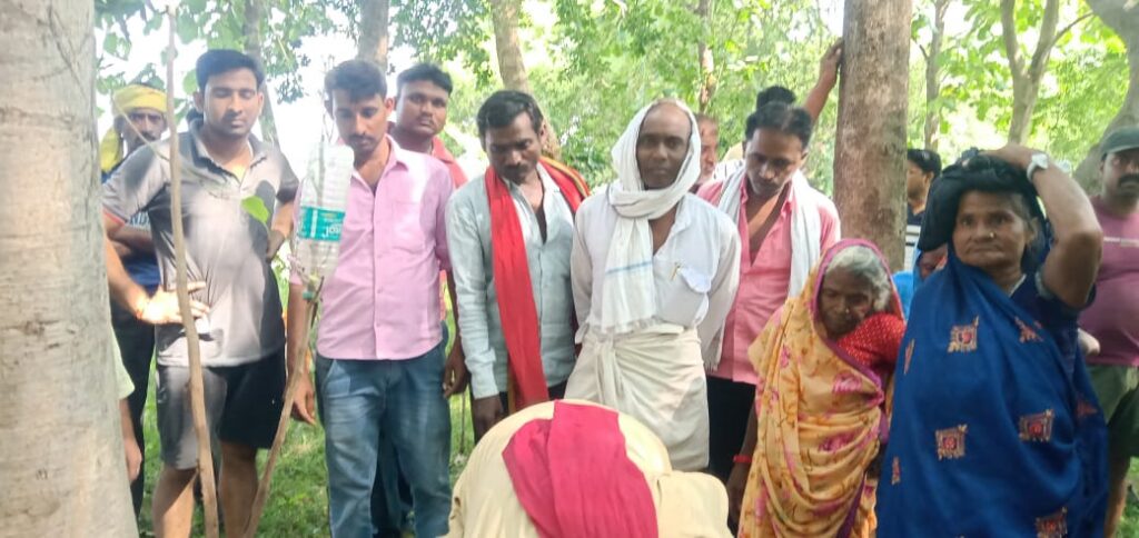 राज मिस्त्री ने सुसाइड नोट लिख ,फंदे पर झूला राज मिस्त्री ने सुसाइड नोट लिख ,फंदे पर झूला