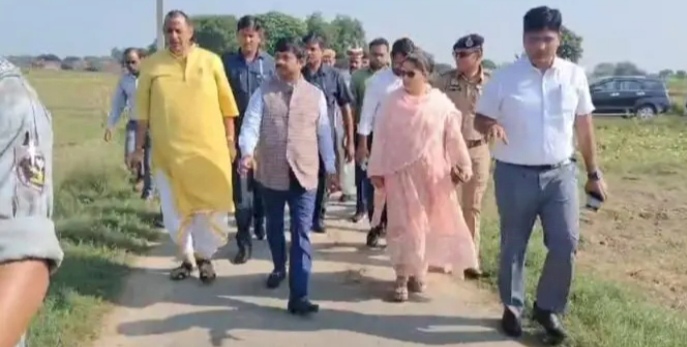 मंत्री नंद गोपाल गुप्ता ने बाढ़ पीड़ितों के बीच जाकर दर्द किया साझा