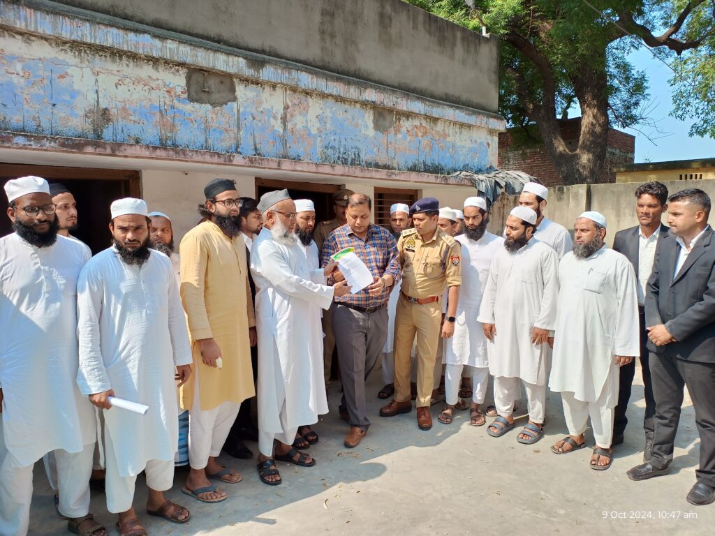 झालू में उलेमाओ ने एसडीएम सदर व सीओ को सौंपा ज्ञापन झालू में उलेमाओ ने एसडीएम सदर व सीओ को सौंपा ज्ञापन