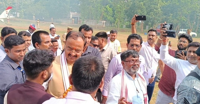 _दुद्धी में आगमन हुआ उपमुख्यमंत्री का ,झारखंड के लिए रवाना_ _दुद्धी में आगमन हुआ उपमुख्यमंत्री का ,झारखंड के लिए रवाना_