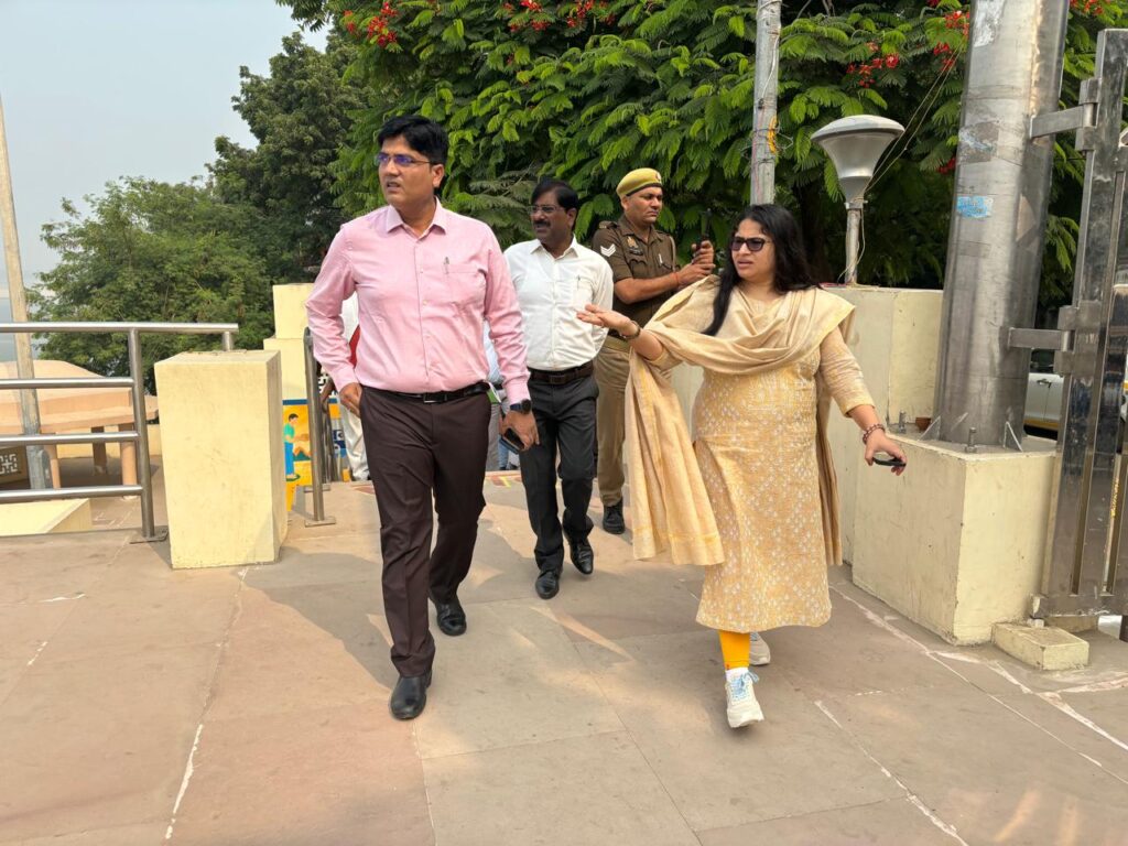 जिलाधिकारी व अपरजिलाधिकारी द्वारा आगामी छठ पूजा के दृष्टिगत व्यवस्थाओं को समय से पूर्ण कराने हेतु फतहा घाट व बरिया घाट का भ्रमण कर अधिकारियों को दिया आवश्यक दिशा निर्देश जिलाधिकारी व अपरजिलाधिकारी द्वारा आगामी छठ पूजा के दृष्टिगत व्यवस्थाओं को समय से पूर्ण कराने हेतु फतहा घाट व बरिया घाट का भ्रमण कर अधिकारियों को दिया आवश्यक दिशा निर्देश
