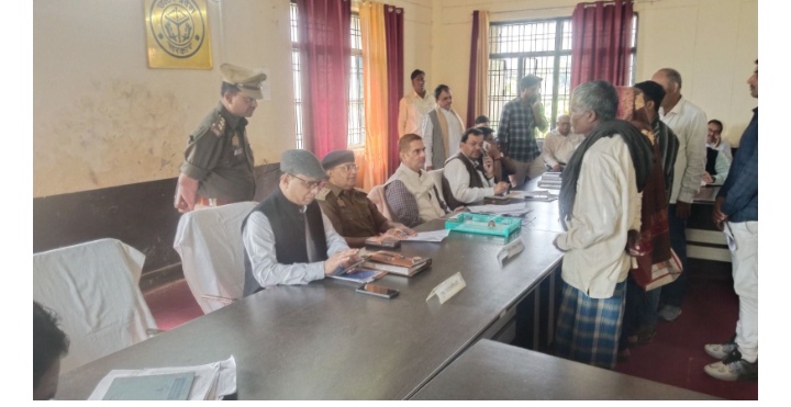 _जिलाधिकारी सोनभद्र व अपर पुलिस अधीक्षक (ऑपरेशन) सोनभद्र द्वारा संयुक्त रूप से तहसील घोरावल पर संपूर्ण समाधान दिवस के अवसर पर सुनी गयी फरियादियों की समस्याएं_ _जिलाधिकारी सोनभद्र व अपर पुलिस अधीक्षक (ऑपरेशन) सोनभद्र द्वारा संयुक्त रूप से तहसील घोरावल पर संपूर्ण समाधान दिवस के अवसर पर सुनी गयी फरियादियों की समस्याएं_