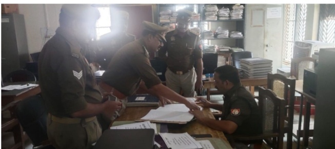 _अपर पुलिस अधीक्षक (मुख्यालय) सोनभद्र द्वारा पुलिस लाइन स्थित पुलिस कार्यलय एवं उसकी विभिन्न शाखाओं का अर्द्धवार्षिक निरीक्षण किया गया_ _अपर पुलिस अधीक्षक (मुख्यालय) सोनभद्र द्वारा पुलिस लाइन स्थित पुलिस कार्यलय एवं उसकी विभिन्न शाखाओं का अर्द्धवार्षिक निरीक्षण किया गया_