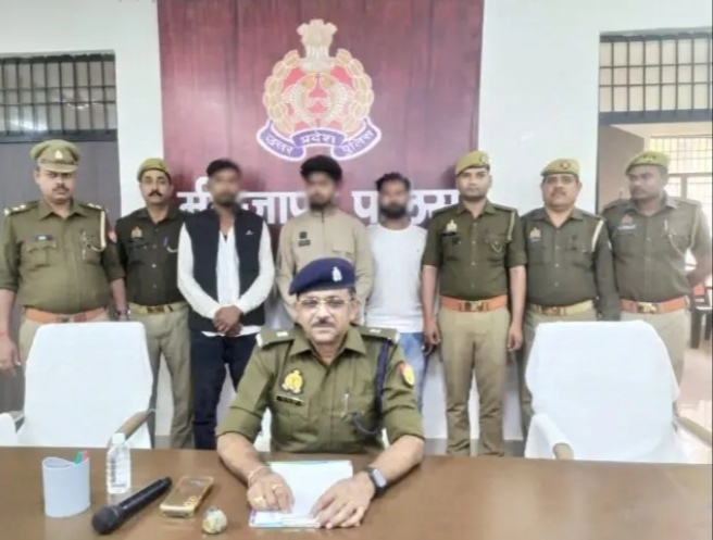 _मिर्जापुर – अवैध असलहा की तस्करी करने वाले गिरोह के 03 शातिर सदस्य गिरफ्तार_ _मिर्जापुर – अवैध असलहा की तस्करी करने वाले गिरोह के 03 शातिर सदस्य गिरफ्तार_