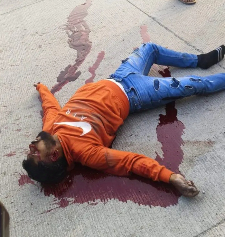 _चुनार में सड़क हादसे के दौरान बाइक सवारी युवक की दर्दनाक मौत_ _चुनार में सड़क हादसे के दौरान बाइक सवारी युवक की दर्दनाक मौत_