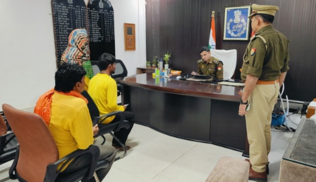 _पुलिस अधीक्षक, सोनभद्र द्वारा प्रतिदिन की भांति जनता दर्शन में आए फरियादियों की सुनी गई समस्याएं_ _पुलिस अधीक्षक, सोनभद्र द्वारा प्रतिदिन की भांति जनता दर्शन में आए फरियादियों की सुनी गई समस्याएं_