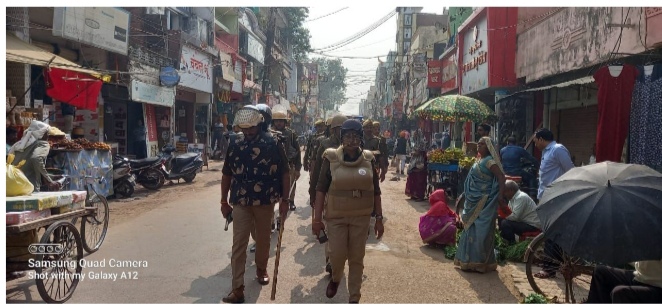 _संभल एवं कौशांबी की घटना के दृष्टिगत दुद्धी कस्बा क्षेत्र में पर्याप्त पुलिस बल के साथ एरिया डोमिनेशन/फ्लैग मार्च किया गया_ _संभल एवं कौशांबी की घटना के दृष्टिगत दुद्धी कस्बा क्षेत्र में पर्याप्त पुलिस बल के साथ एरिया डोमिनेशन/फ्लैग मार्च किया गया_