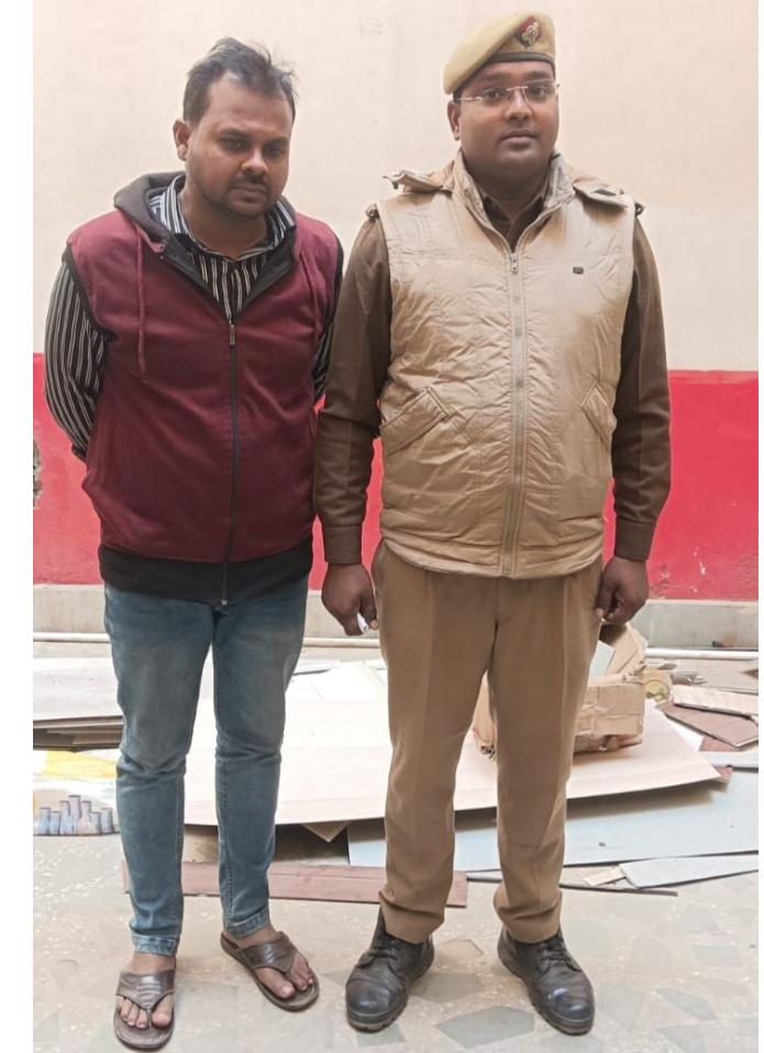 _रॉबर्ट्सगंज पुलिस द्वारा थाना स्थानीय पर पंजीकृत मु0अ0सं0- 632/2024 में वांछित चल रहे अभियुक्त को गिरफ्तार किया गया_ _रॉबर्ट्सगंज पुलिस द्वारा थाना स्थानीय पर पंजीकृत मु0अ0सं0- 632/2024 में वांछित चल रहे अभियुक्त को गिरफ्तार किया गया_