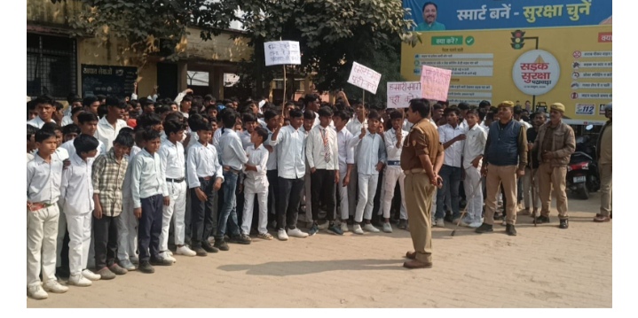 _आदिवासी विद्यालय की दुर्व्यवस्थाओं को लेकर छात्रों ने निकाला जुलूस, तहसील मुख्यालय का घेराव कर किया प्रदर्शन_ _आदिवासी विद्यालय की दुर्व्यवस्थाओं को लेकर छात्रों ने निकाला जुलूस, तहसील मुख्यालय का घेराव कर किया प्रदर्शन_