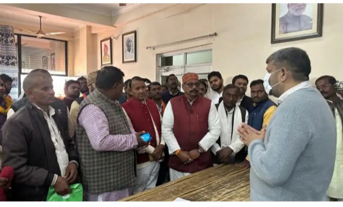_कैबिनेट मंत्री आशीष पटेल के स्वास्थ्य का हाल जानने के लिए उमड़ा समर्थकों का सैलाब _कैबिनेट मंत्री आशीष पटेल के स्वास्थ्य का हाल जानने के लिए उमड़ा समर्थकों का सैलाब