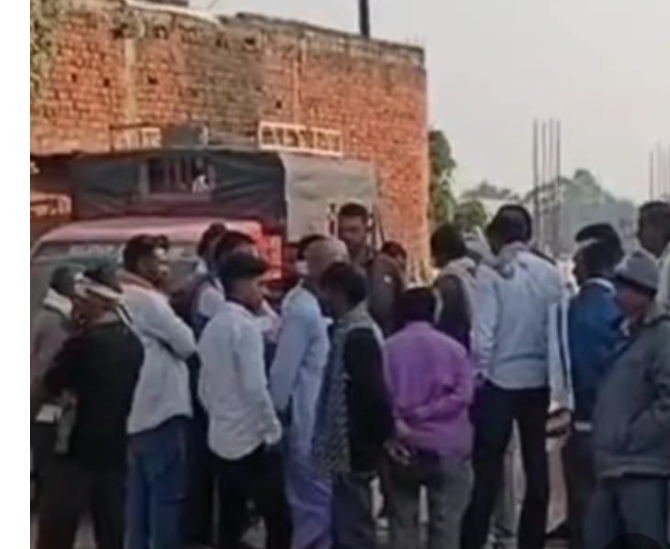 _हाथीनाला (साऊडीह) में फांसी के फंदे से लटकता मिला विवाहिता का शव, जांच में जुटी पुलिस_ _हाथीनाला (साऊडीह) में फांसी के फंदे से लटकता मिला विवाहिता का शव, जांच में जुटी पुलिस_