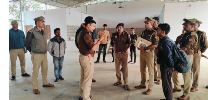 पुलिस अधीक्षक सोनभद्र द्वारा _आरक्षी भर्ती-2023 के डीवी/पीएसटी टेस्ट हेतु ड्यूटी में लगे अधिकारी/कर्मचारीगण व डीवी/पीएसटी दल/रिजर्व दल के साथ पुलिस लाइन चुर्क में की गयी गोष्ठी_ पुलिस अधीक्षक सोनभद्र द्वारा _आरक्षी भर्ती-2023 के डीवी/पीएसटी टेस्ट हेतु ड्यूटी में लगे अधिकारी/कर्मचारीगण व डीवी/पीएसटी दल/रिजर्व दल के साथ पुलिस लाइन चुर्क में की गयी गोष्ठी_