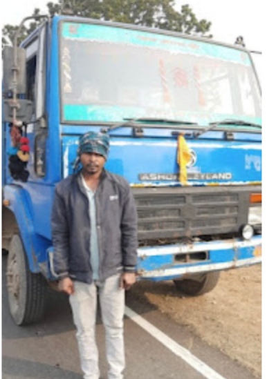 _अवैध ढंग से चोरी का बालू लदे ट्रक के साथ चालक को किया गया गिरफ्तार_ _अवैध ढंग से चोरी का बालू लदे ट्रक के साथ चालक को किया गया गिरफ्तार_