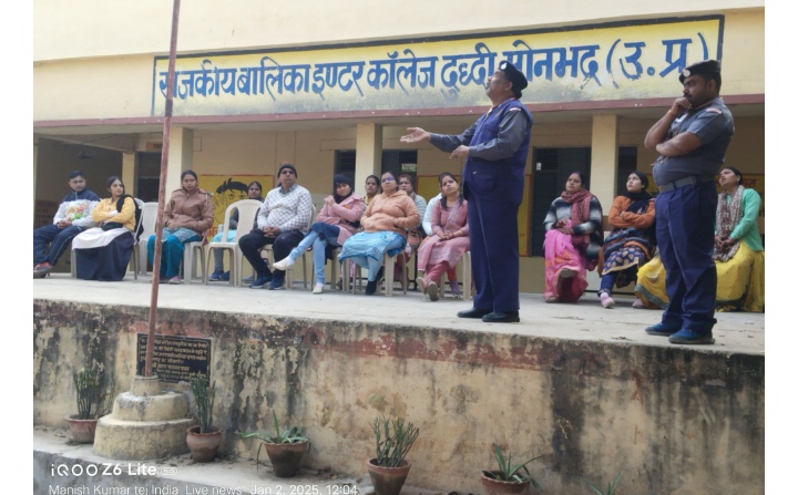 _राजकीय बालिका इण्टर कालेज दुद्धी के प्रांगण में गुरुवार को स्काउट गाइड प्रशिक्षण शिविर का शुभारंभ किया गया_