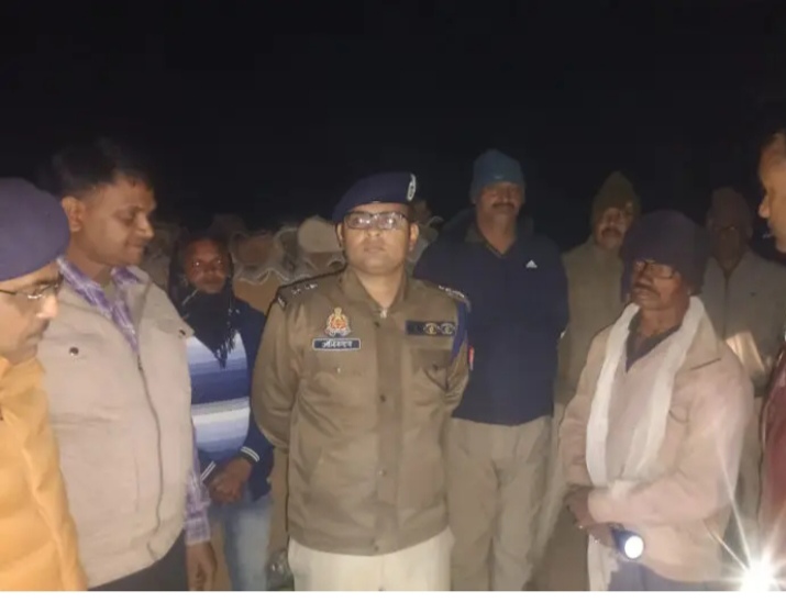 _मिर्जापुर में 14 वर्षीय बालक ने दादा-दादी की कर दी हत्या पुलिस मौके पर_ _मिर्जापुर में 14 वर्षीय बालक ने दादा-दादी की कर दी हत्या पुलिस मौके पर_