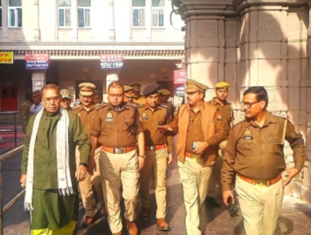 मिर्जापुर ब्रेकिंग नवागत एसपी सोमेन बर्मा ने विंध्याचल मंदिर पहुंचकर सुरक्षा व्यवस्था का लिया जायजा मिर्जापुर ब्रेकिंग नवागत एसपी सोमेन बर्मा ने विंध्याचल मंदिर पहुंचकर सुरक्षा व्यवस्था का लिया जायजा