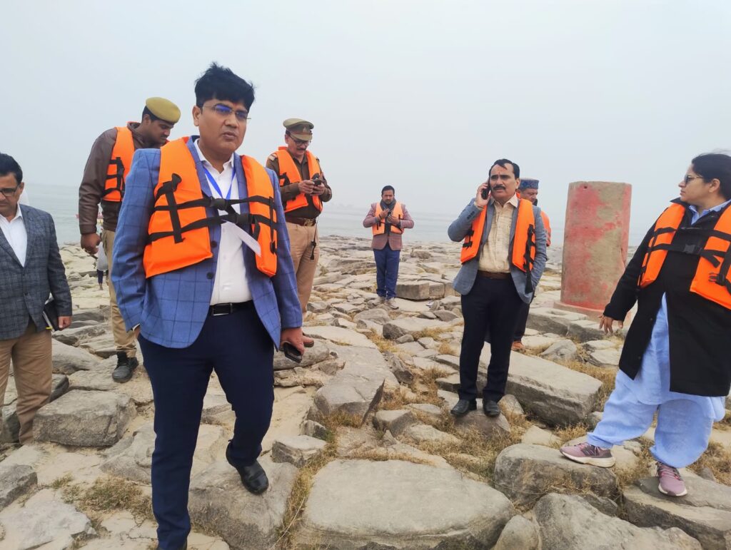 विंध्याचल धाम मंडलायुक्त बालकृष्ण त्रिपाठी ने विंध्याचल के विभिन्न घाटों का किया निरीक्षण विंध्याचल धाम मंडलायुक्त बालकृष्ण त्रिपाठी ने विंध्याचल के विभिन्न घाटों का किया निरीक्षण