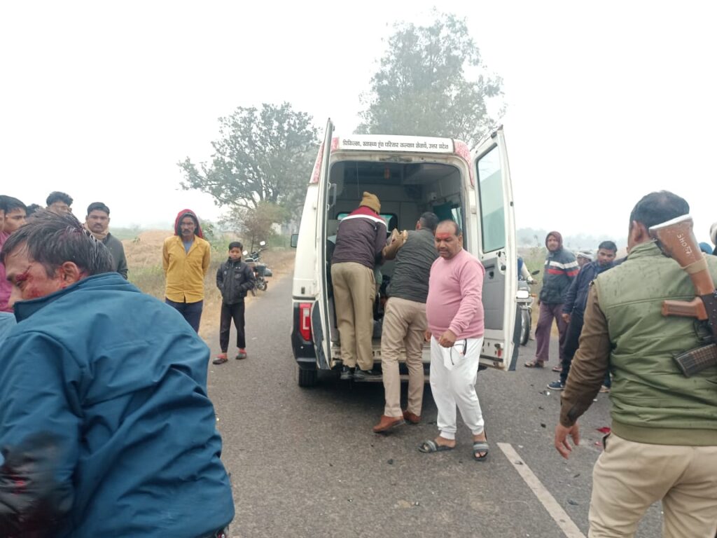 _मिर्जापुर : दो बाइको की आमने-सामने हुई भीषण टक्कर_ _मिर्जापुर : दो बाइको की आमने-सामने हुई भीषण टक्कर_