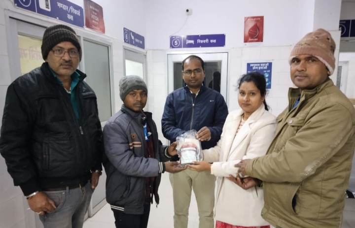 _मानव जीवन के लिए ब्लड दान अमूल्य दान होता हैं_ _मानव जीवन के लिए ब्लड दान अमूल्य दान होता हैं_