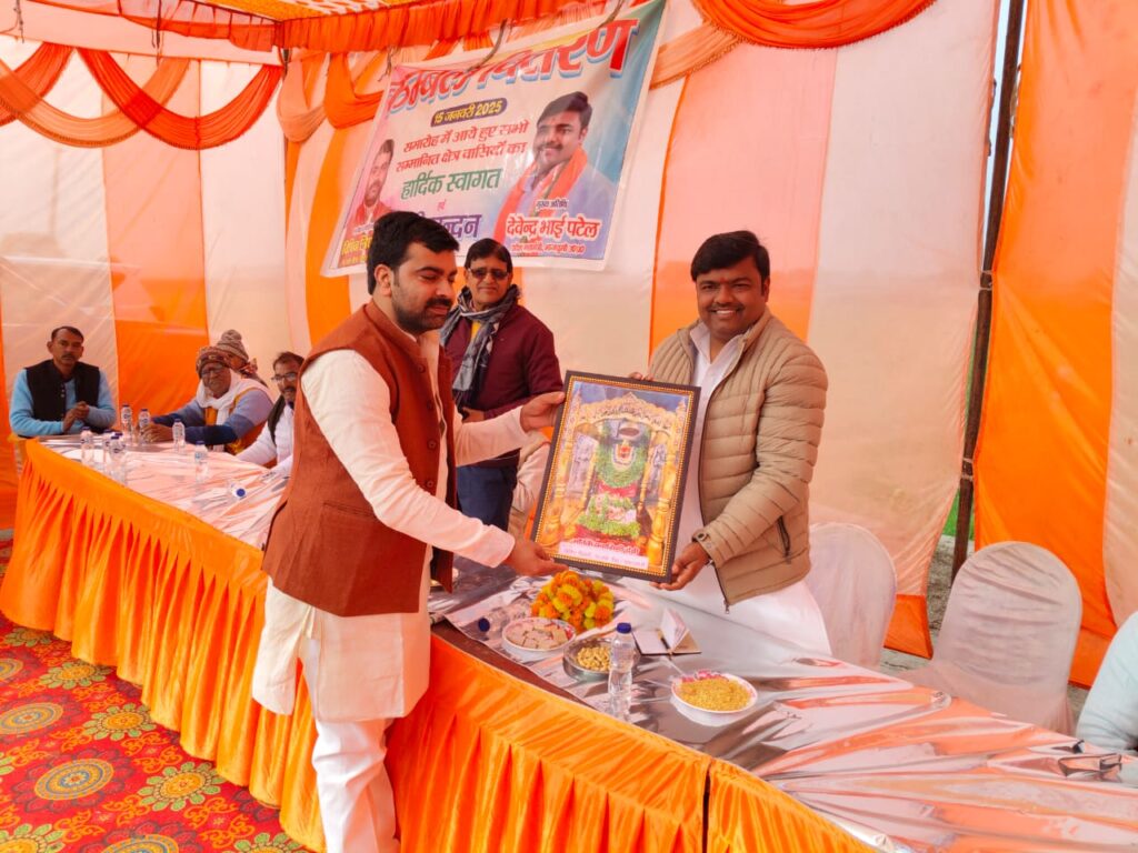 भाजपा नेता विपिन तिवारी ने अपने आवास पर जरूरतमंदों को 800 कंबल वितरण किया भाजपा नेता विपिन तिवारी ने अपने आवास पर जरूरतमंदों को 800 कंबल वितरण किया