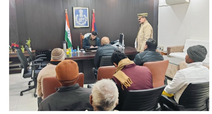 _पुलिस अधीक्षक, सोनभद्र द्वारा प्रतिदिन की भांति जनता दर्शन में आए फरियादियों की सुनी गई समस्याएं_