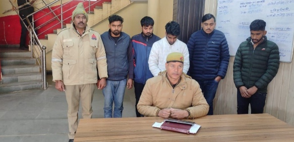 _रॉबर्ट्सगंज पुलिस द्वारा डकैती कि योजना बनाने वाले 05 नफर अन्तर्जनपदीय अपराधियो को गिरफ्तार कर 02 अदद अवैध देशी तमन्चा 315 बोर, 04 अदद जिन्दा कारतूस 315 बोर व 01 अदद स्कार्पियो वाहन को किया बरामद_ _रॉबर्ट्सगंज पुलिस द्वारा डकैती कि योजना बनाने वाले 05 नफर अन्तर्जनपदीय अपराधियो को गिरफ्तार कर 02 अदद अवैध देशी तमन्चा 315 बोर, 04 अदद जिन्दा कारतूस 315 बोर व 01 अदद स्कार्पियो वाहन को किया बरामद_