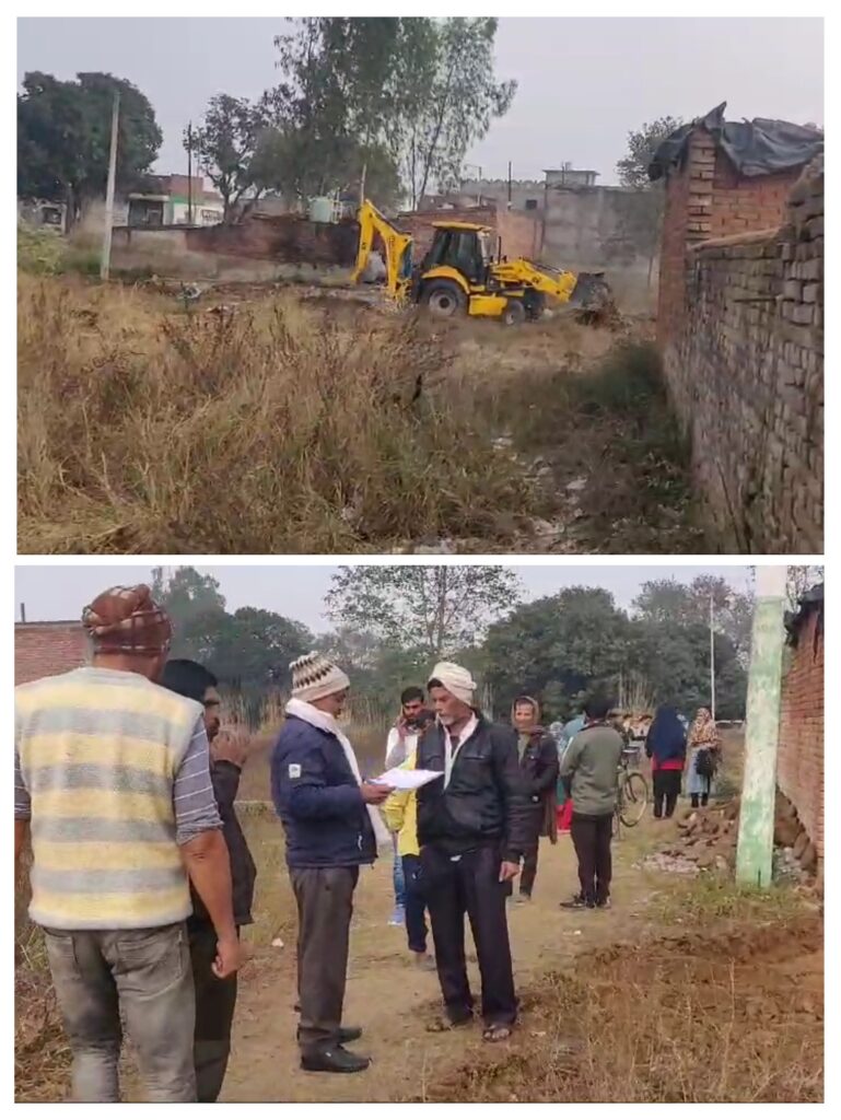 अवैध कब्जे पर चला बुलडोजर, कब्जा धारक अधिकारियों को बैनामे दिखाते हुए नजर आए अवैध कब्जे पर चला बुलडोजर, कब्जा धारक अधिकारियों को बैनामे दिखाते हुए नजर आए