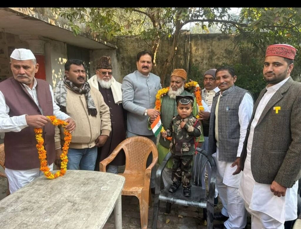 कांग्रेस जिला कार्यालय पर झंडा फहरा कर शहीदों को किया नमन कांग्रेस जिला कार्यालय पर झंडा फहरा कर शहीदों को किया नमन