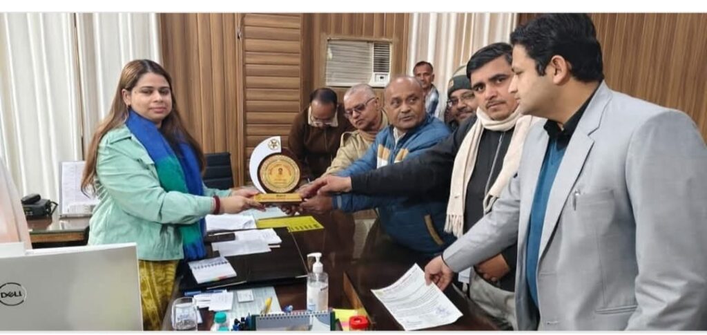 डीएम जसजीत कौर से मिला ग्रामीण पत्रकार एसोसिएशन का प्रतिनिधिमंडल डीएम जसजीत कौर से मिला ग्रामीण पत्रकार एसोसिएशन का प्रतिनिधिमंडल
