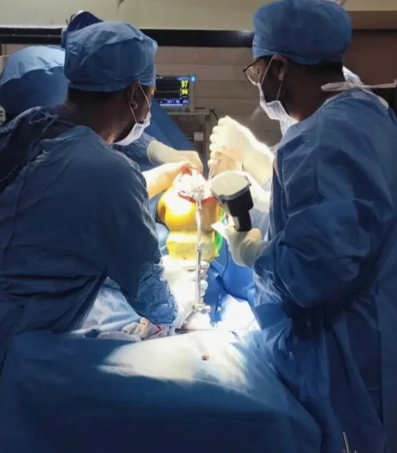 सोनभद्र_रॉबर्ट्सगंज साईं हॉस्पिटल चिकित्सकीय टीम द्वारा घुटना का सफलतापूर्वक किया गया ईलाज