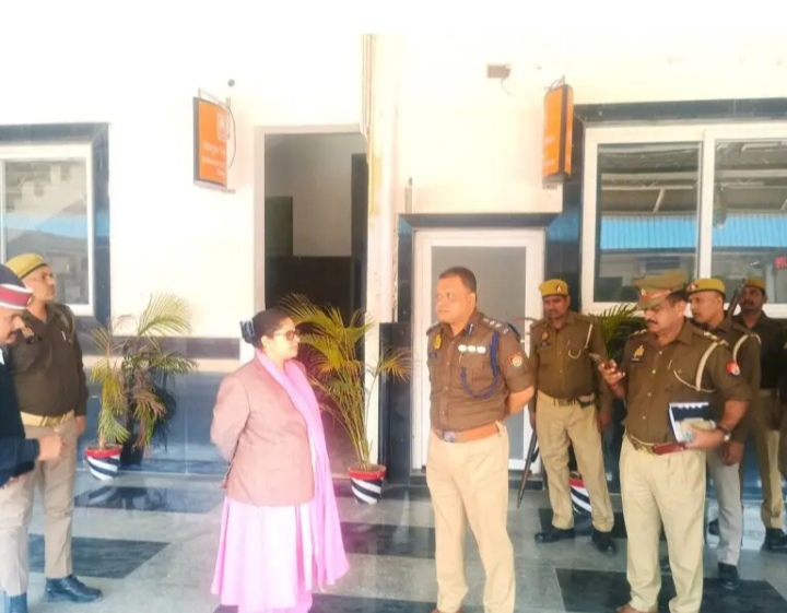 _नई दिल्ली रेलवे स्टेशन पर भगदड़ के बाद मिर्जापुर में भी स्टेशनों पर जनपद के दिखे आला अधिकारी_ _नई दिल्ली रेलवे स्टेशन पर भगदड़ के बाद मिर्जापुर में भी स्टेशनों पर जनपद के दिखे आला अधिकारी_
