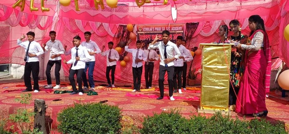 छात्र छात्राओं ने हर्षोल्लास के साथ मनाया विदाई समारोह