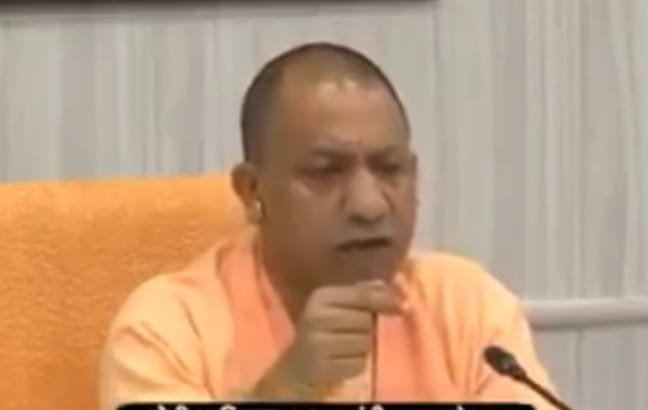 सीएम योगी निराश्रित गौवंश व आवारा कुत्तों की बढ़ती समस्या को लेकर सख्त सीएम योगी निराश्रित गौवंश व आवारा कुत्तों की बढ़ती समस्या को लेकर सख्त