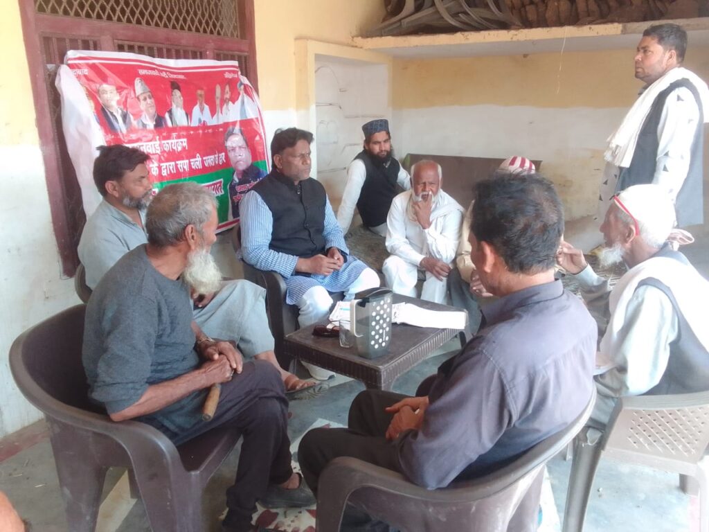 इनायतपुर में सपा ने जनता की समस्याओं के निवारण को लगाया कैंप- इनायतपुर में सपा ने जनता की समस्याओं के निवारण को लगाया कैंप-